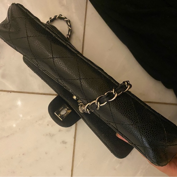 Classic Vintage Chanel Bag - Picture 8 of 8